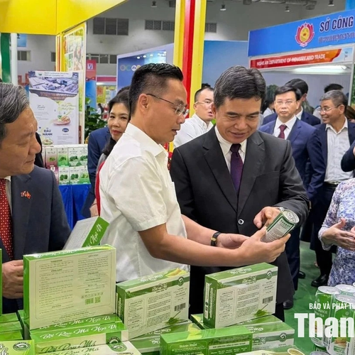 Gian hàng Thanh Hóa tham gia Hội chợ Thương mại Việt - Lào 2026 thu hút sự quan tâm