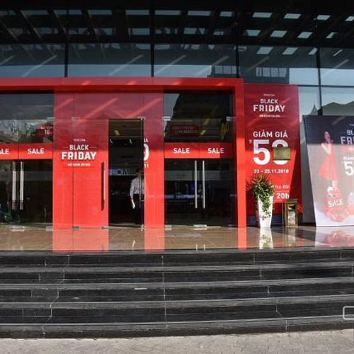 Rộn ràng mua sắm trong ngày Black Friday tại thành phố Thanh Hóa